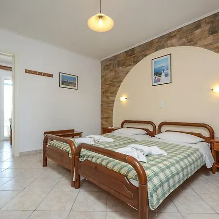 Polemis & Appartement Agia Anna (Naxos)