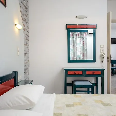 Polemis & Appartement Agia Anna (Naxos)