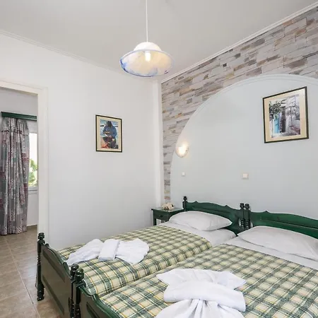 Polemis & Appartement Agia Anna (Naxos)