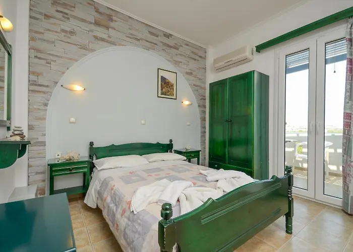 Polemis & * Agia Anna (Naxos)