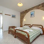 Polemis & Apartamento Agia Anna (Naxos)