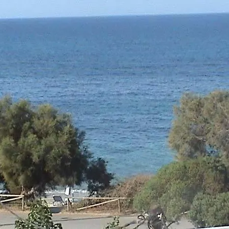 דירה Polemis & *