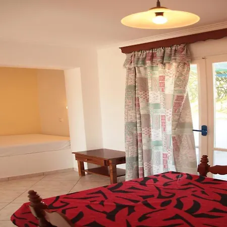 דירה Polemis & *