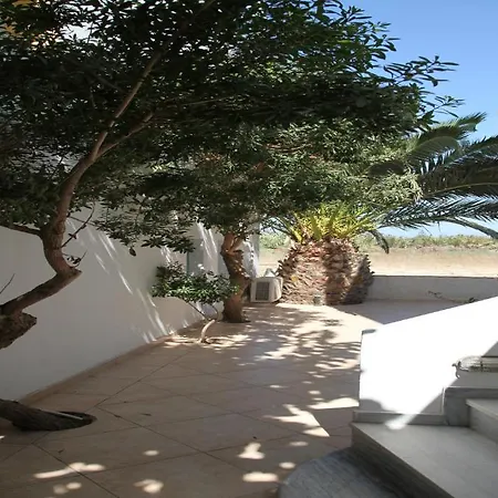 דירה Polemis & *