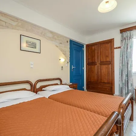 Polemis & Agia Anna (Naxos)