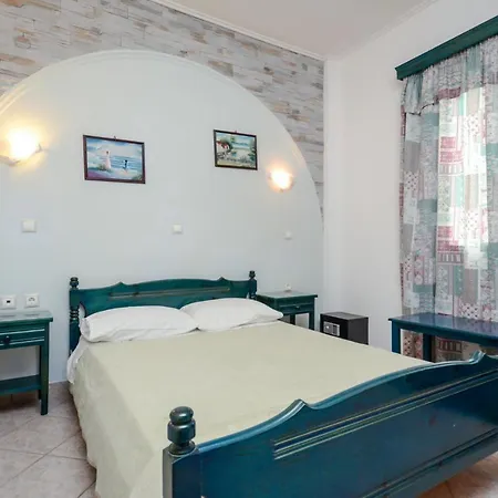 דירה Polemis & *