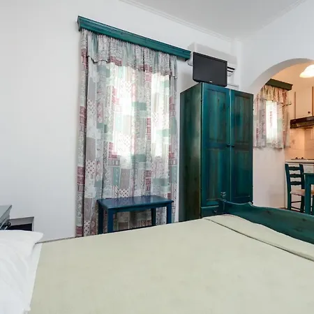 Polemis & Agia Anna (Naxos)