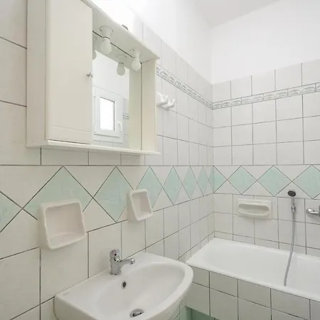 Polemis & דירה *